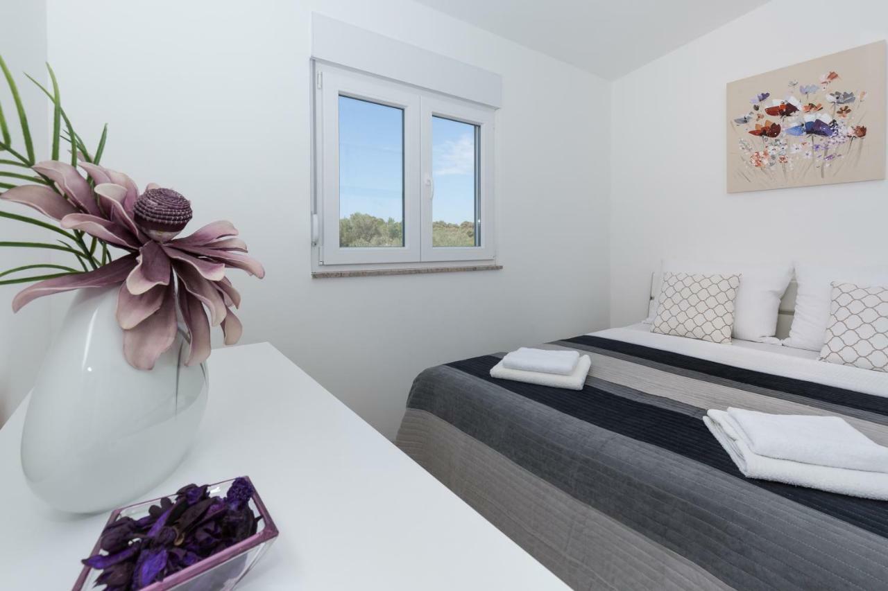 Modern And Spacious Apartment บาร์บินเย ภายนอก รูปภาพ