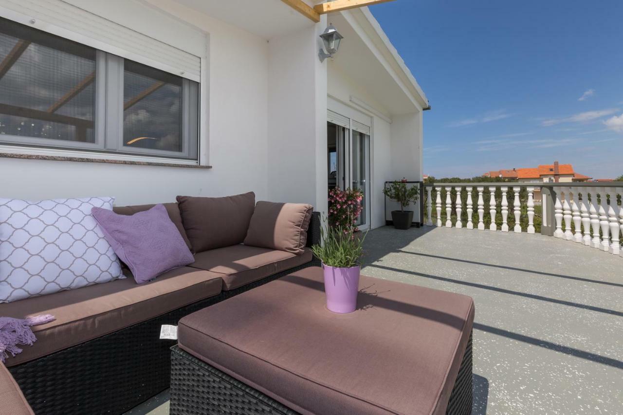 Modern And Spacious Apartment บาร์บินเย ภายนอก รูปภาพ