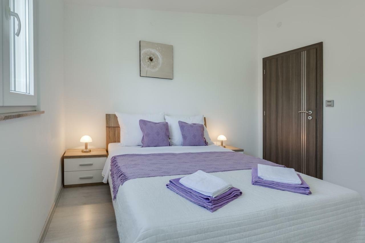 Modern And Spacious Apartment บาร์บินเย ภายนอก รูปภาพ