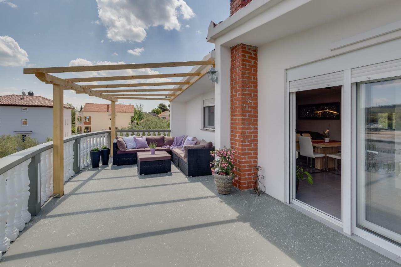 Modern And Spacious Apartment บาร์บินเย ภายนอก รูปภาพ