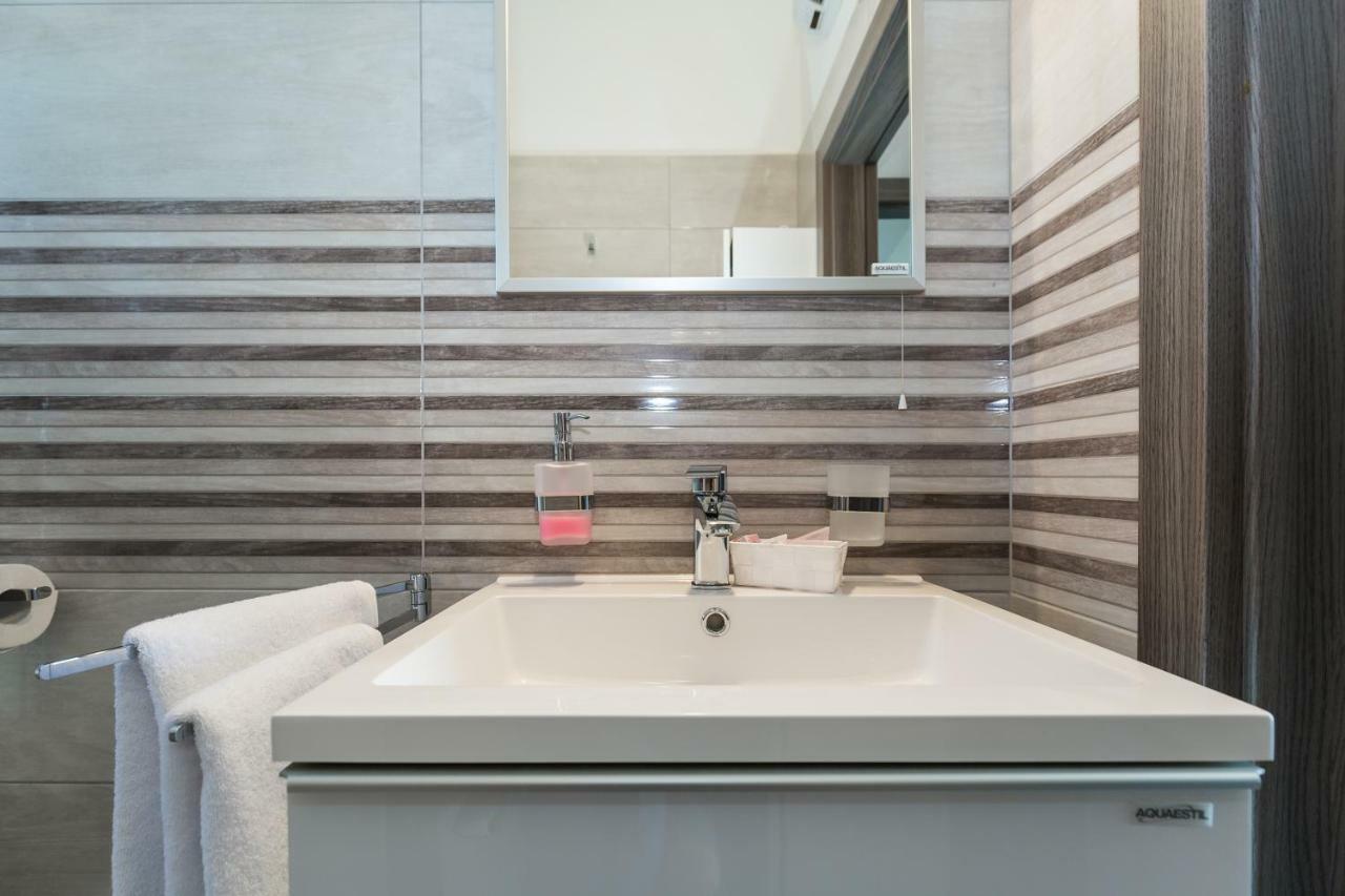 Modern And Spacious Apartment บาร์บินเย ภายนอก รูปภาพ