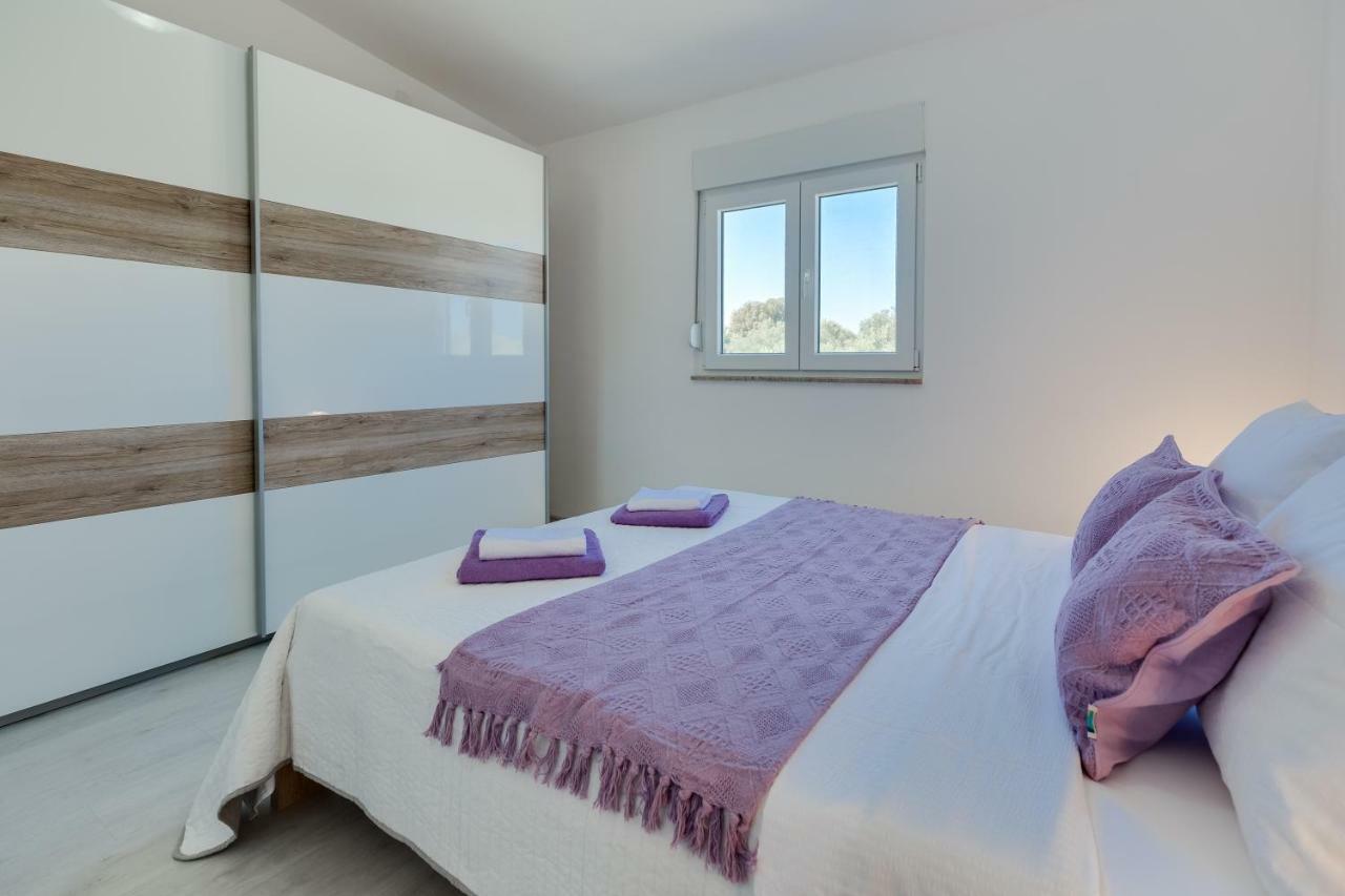 Modern And Spacious Apartment บาร์บินเย ภายนอก รูปภาพ