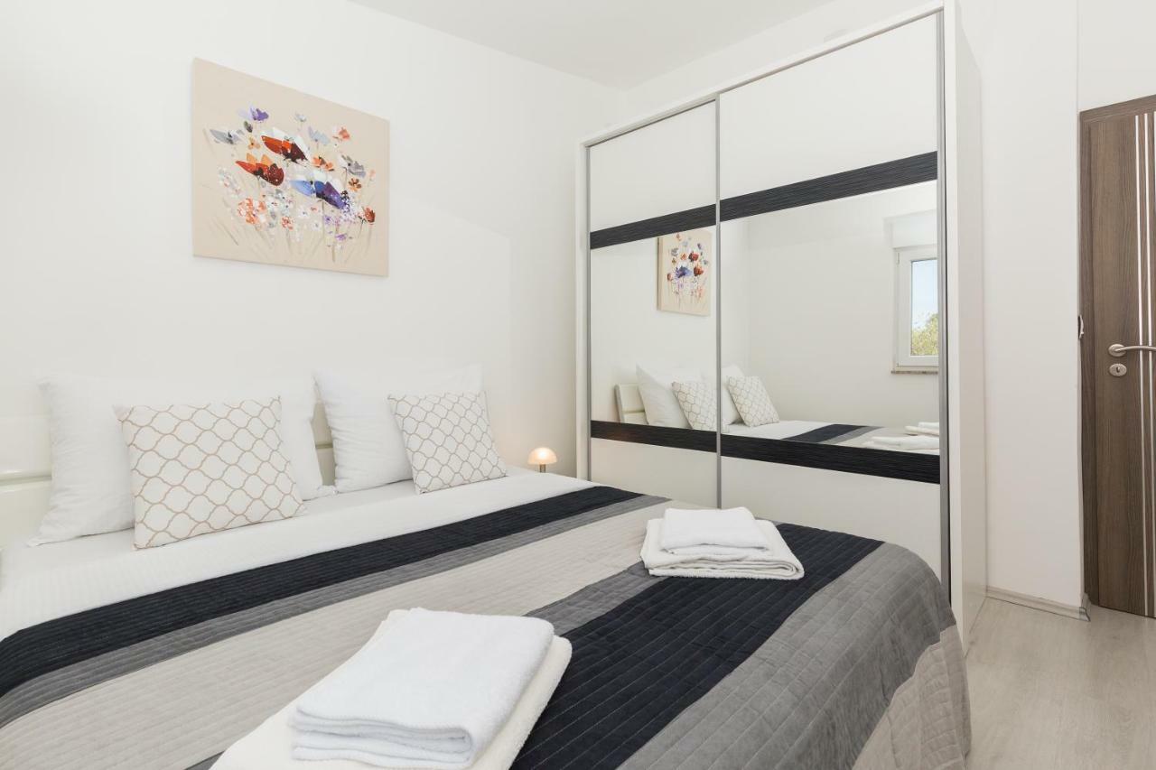 Modern And Spacious Apartment บาร์บินเย ภายนอก รูปภาพ