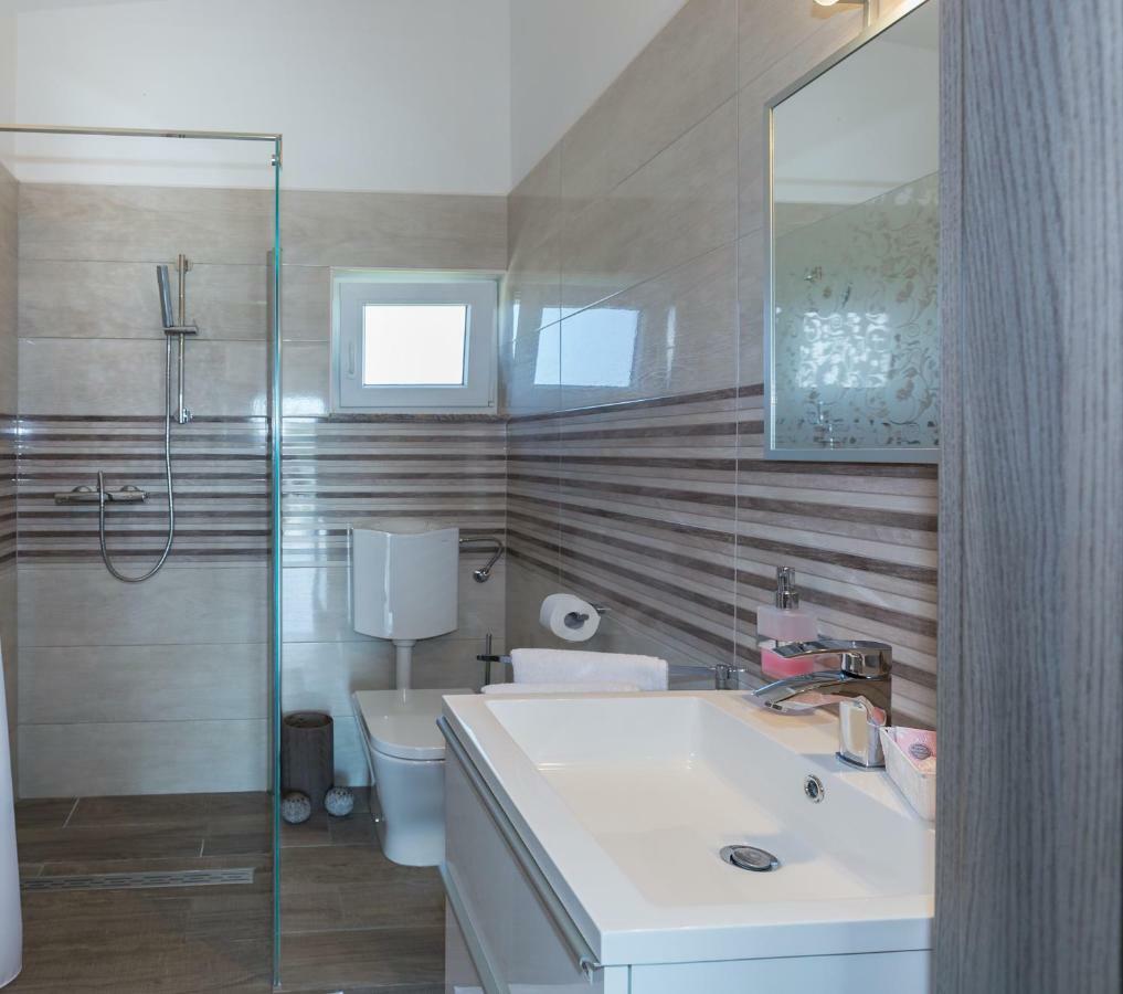 Modern And Spacious Apartment บาร์บินเย ภายนอก รูปภาพ