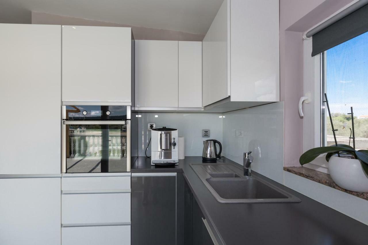 Modern And Spacious Apartment บาร์บินเย ภายนอก รูปภาพ